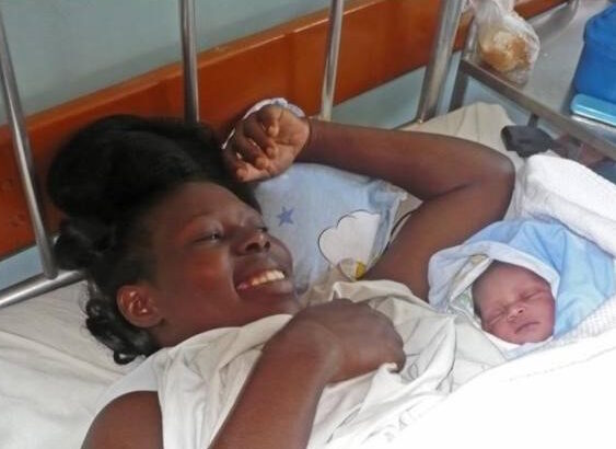Uganda Mutter mit Säugling